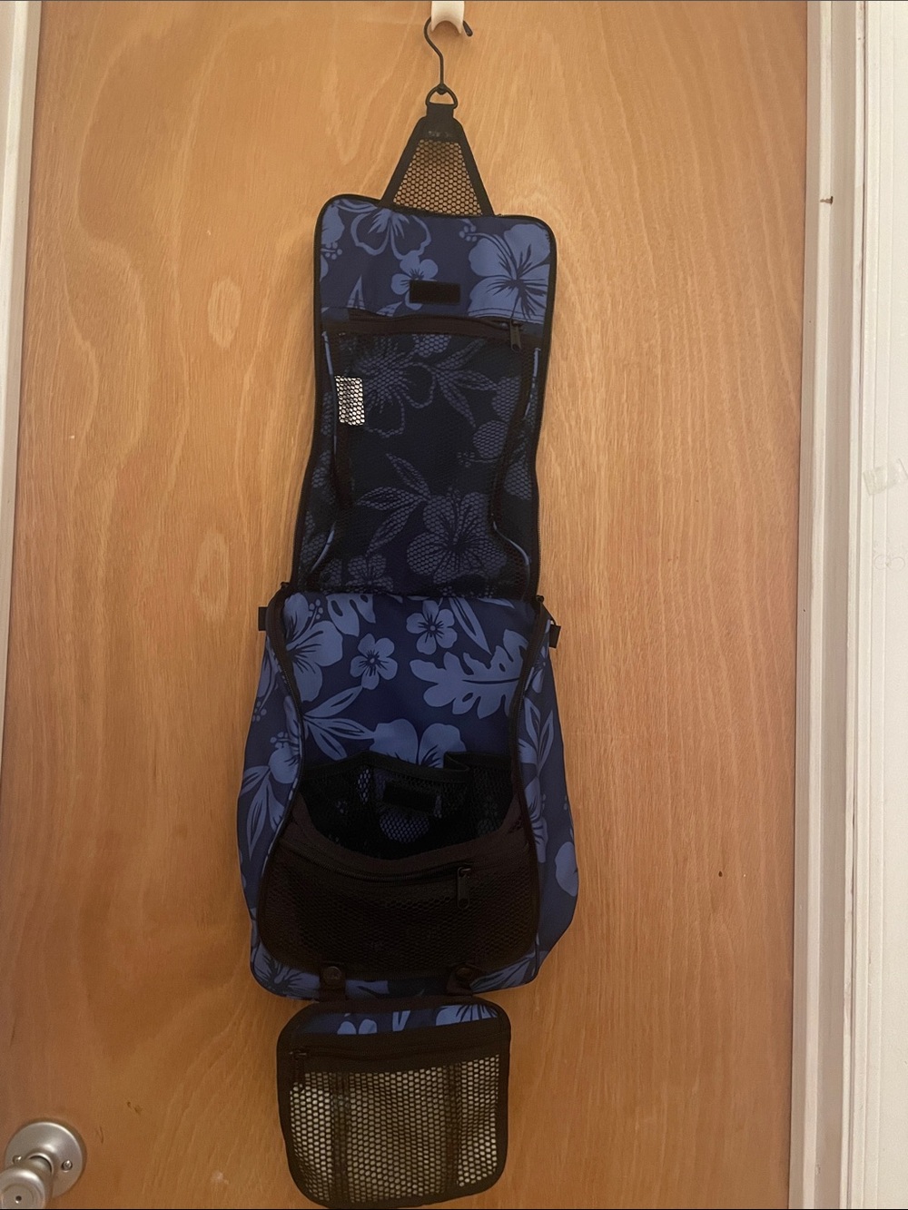 L.L. Bean Navy Blue Floral Toiletry Bag - Picture 4 of 10